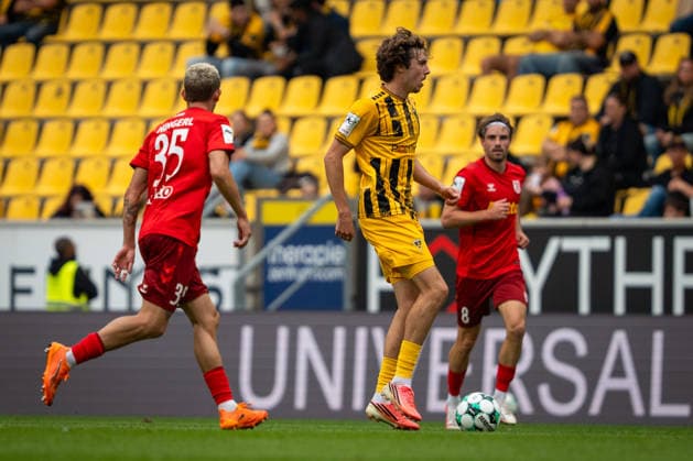 Louis Köster (Alemannia Aachen, 08) am Ball TSV Alemannia Aachen vs. SSV Jahn Regensburg, Fussball, 3. Liga, 5. Spieltag, Saison 2026 2027, 12.09.2026 DFB REGULATIONS PROHIBIT ANY USE OF PHOTOGRAPHS AS IMAGE SEQUENCES AND OR QUASI-VIDEO TSV Alemannia Aachen vs. SSV Jahn Regensburg, Fussball, 3. Liga, 5. Spieltag, Saison 2026 2027, 12.09.2026 Aachen Copyright: xEibner-Pressefoto J.xDerondeaux EP_JDU