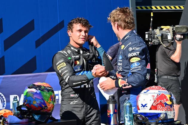 12.09.2026, Madring, Madrid, FORMULA 1 GRAN PREMIO DE ESPANA 2026 , Max Verstappen (NLD), Oracle Red Bull Racing gratuliert Lando Norris (GBR), McLaren Mastercard F1 Team zur Poleposition. (Photo by Zoran Zivkov Hasan Bratic DeFodi Images) - *** September 12, 2026, Madring, Madrid, 2026 FORMULA 1 GRAN PREMIO DE ESPANA, Max Verstappen (NLD), Oracle Red Bull Racing congratulates Lando Norris (GBR), McLaren Mastercard F1 Team on securing pole position. Photo by Zoran Zivkov, Hasan Bratic, DeFodi Images