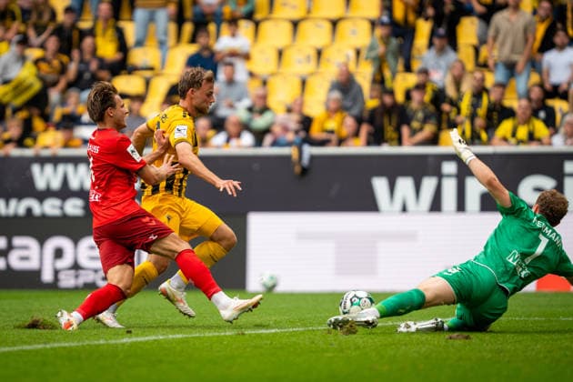 Mika Schroers (Alemannia Aachen, 27) mit dem Torschuss TSV Alemannia Aachen vs. SSV Jahn Regensburg, Fussball, 3. Liga, 5. Spieltag, Saison 2026 2027, 12.09.2026 DFB REGULATIONS PROHIBIT ANY USE OF PHOTOGRAPHS AS IMAGE SEQUENCES AND OR QUASI-VIDEO TSV Alemannia Aachen vs. SSV Jahn Regensburg, Fussball, 3. Liga, 5. Spieltag, Saison 2026 2027, 12.09.2026 Aachen Copyright: xEibner-Pressefoto J.xDerondeaux EP_JDU