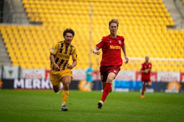 Leopold Wurm (SSV Jahn Regensburg, 37) und Justin von der Hitz (Alemannia Aachen, 30) TSV Alemannia Aachen vs. SSV Jahn Regensburg, Fussball, 3. Liga, 5. Spieltag, Saison 2026 2027, 12.09.2026 DFB REGULATIONS PROHIBIT ANY USE OF PHOTOGRAPHS AS IMAGE SEQUENCES AND OR QUASI-VIDEO TSV Alemannia Aachen vs. SSV Jahn Regensburg, Fussball, 3. Liga, 5. Spieltag, Saison 2026 2027, 12.09.2026 Aachen Copyright: xEibner-Pressefoto J.xDerondeaux EP_JDU