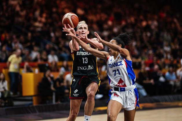 FIBA Women™s Basketball World Cup 2026: Frankreich vs. Deutschland, 12.09.2026 Leonie Fiebich (Deutschland, 13), Leila Lacan (Frankreich, 71); Basketball, FIBA Women™s Basketball World Cup 2026, Final Phase, Halbfinale: Frankreich vs. Deutschland am 12.09.2026 in der Uber Arena, Berlin Copyright: xBEAUTIFULxSPORTS Tonhäuserx