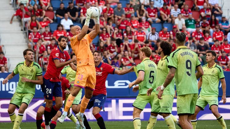 LaLiga EASports 2026 27 CA Osasuna v RCD Espanyol Marko Dmitrovic (13. ESP) in action during the LaLiga EA Sports match between CA Osasuna and RCD Espanyol played at El Sadar in Pamplona. Credit: Inigo Alzugaray Agencia LOF Pamplona LaLiga EASports 2026 27 CA Osasuna v RCD Espanyol