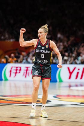 FIBA Women™s Basketball World Cup 2026: Frankreich vs. Deutschland, 12.09.2026 Leonie Fiebich (Deutschland, 13) jubelt, JUBEL; Basketball, FIBA Women™s Basketball World Cup 2026, Final Phase, Halbfinale: Frankreich vs. Deutschland am 12.09.2026 in der Uber Arena, Berlin Copyright: xBEAUTIFULxSPORTS Tonhäuserx
