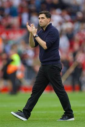 RECORD DATE NOT STATED Football - FA Premier League - Liverpool FC v Fulham FC LIVERPOOL, ENGLAND - Saturday, September 12, 2026: Liverpool s head coach Andoni Iraola applauds the supporters after the FA Premier League match between Liverpool FC and Fulham FC at Anfield. The game ended 0-0. (Photo by David Rawcliffe Propaganda) LIVERPOOL Anfield MERSEYSIDE ENGLAND  Copyright: xDavidxRawcliffex 2026-09-11-Liverpool_v_Fulham-062