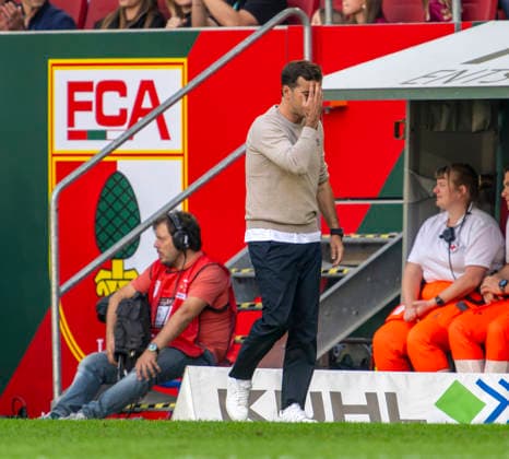 12.09.2026, Fussball Bundesliga 2026 2027, 3.Spieltag, FC Augsburg - Bayer Leverkusen, in der WWK-Arena Augsburg, Trainer Carles Martinez (Bayer Leverkusen) fassungslos ***DFL and DFB regulations prohibit any use of photographs as image sequences and or quasi-video.*** *** September 12, 2026, 2026–2027 Bundesliga, Matchday 3, FC Augsburg vs. Bayer Leverkusen, at the WWK Arena in Augsburg, Coach Carles Martinez of Bayer Leverkusen is stunned ***DFL and DFB regulations prohibit any use of photographs as image sequences and or quasi-video***