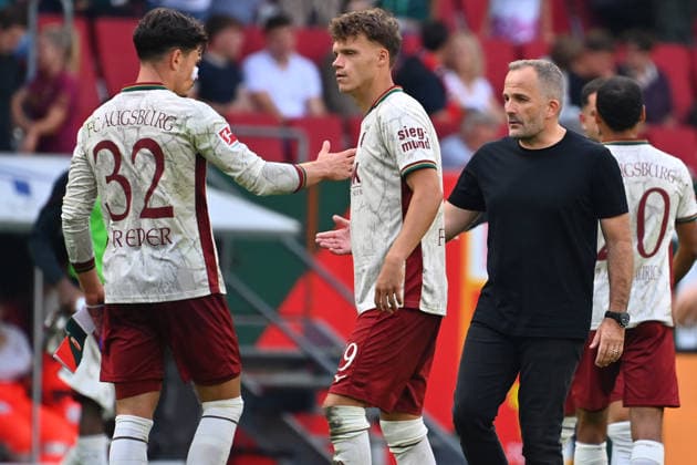 v.re:Manuel BAUM (Trainer FC Augsburg), Robin FELLHAUER (FC Augsburg), Fabian RIEDER (FC Augsburg) nach Spielende. Fussball 1. Bundesliga Saison 2026 2027, 3.Spieltag, Spieltag03, FC Augsburg - Bayer 04 Leverkusen 2-2 am 12.09.2026 , WWK A R E N A. *** Manuel BAUM, coach of FC Augsburg; Robin FELLHAUER, FC Augsburg; Fabian RIEDER, FC Augsburg, after the end of the soccer match in the 2026–2027 Bundesliga season, Matchday 3, Matchday 03, FC Augsburg vs. Bayer 04 Leverkusen 2–2 on September 12, 2026, WWK Arena