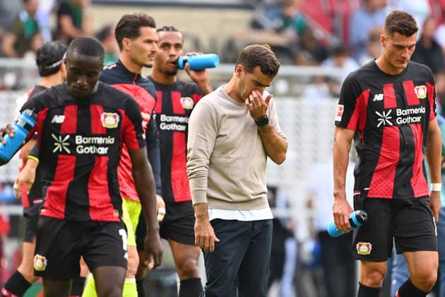 Trainer Carles MARTINEZ (Bayer Leverkusen) nach Spielende.skeptisch,ernst.re: Patrik SCHICK (Bayer Leverkusen). Fussball 1. Bundesliga Saison 2026 2027, 3.Spieltag, Spieltag03, FC Augsburg - Bayer 04 Leverkusen 2-2 am 12.09.2026 , WWK A R E N A. *** Coach Carles MARTINEZ of Bayer Leverkusen was skeptical and serious after the game regarding Patrik SCHICK of Bayer Leverkusen; Soccer, Bundesliga Season 2026–2027, Matchday 3, Matchday 03, FC Augsburg vs. Bayer 04 Leverkusen 2–2 on September 12, 2026, WWK Arena