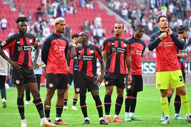 v.li:Edmond TAPSOBA (Bayer Leverkusen),n.n. Moussa Diaby (Bayer Leverkusen),Alejandro GRIMALDO (Bayer Leverkusen) nach Spielende, Fussball 1. Bundesliga Saison 2026 2027, 3.Spieltag, Spieltag03, FC Augsburg - Bayer 04 Leverkusen 2-2 am 12.09.2026 , WWK A R E N A. *** From left: Edmond TAPSOBA, Bayer Leverkusen; Moussa Diaby, Bayer Leverkusen; Alejandro GRIMALDO, Bayer Leverkusen, after the game; Soccer, 1. Bundesliga, 2026–2027 season, Matchday 3, Matchday 03, FC Augsburg vs. Bayer 04 Leverkusen 2–2 on September 12, 2026, WWK Arena