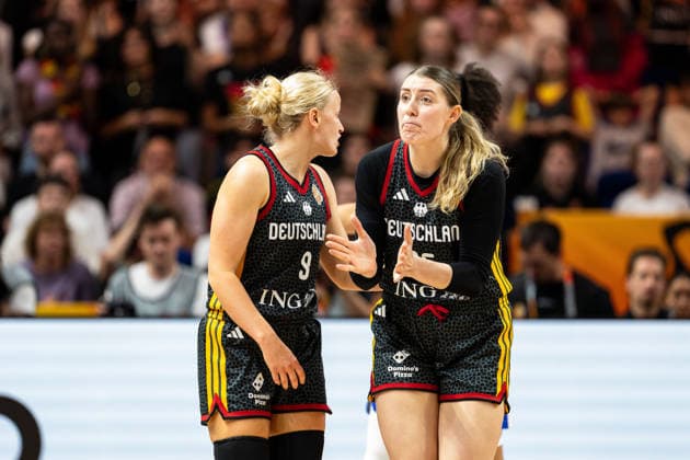 Luisa Geiselsoder (Deutschland, 15) und Emma Eichmeyer (Deutschland, 09) enttaeuscht Enttaeuschung, GER, Frankreich vs. Deutschland, Basketball, FIBA Women s World Cup 2026, Halbfinale, 12.09.2026 GER, Frankreich vs. Deutschland, Basketball, FIBA Women s World Cup 2026, Halbfinale, 12.09.2026 Berlin Copyright: xEibner-Pressefoto MaxxVincenx EP_MVN