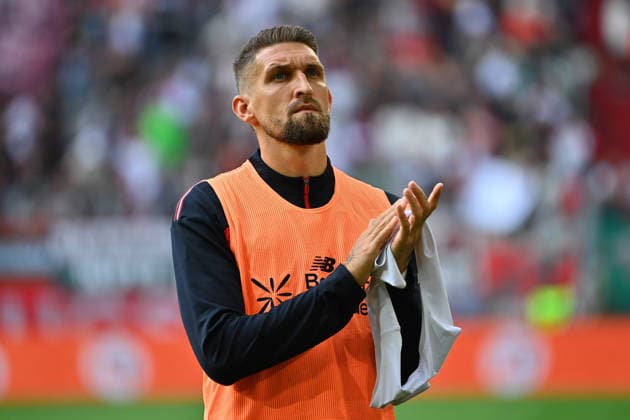 Robert ANDRICH (Bayer Leverkusen) nach Spielende, Reservebank,Ersatzbank,Ersatzspieler, Reservespieler,Bank,Ergaenzungsspieler, Aktion,Einzelbild,angeschnittenes Einzelmotiv,Halbfigur,halbe Figur.. Fussball 1. Bundesliga Saison 2026 2027, 3.Spieltag, Spieltag03, FC Augsburg - Bayer 04 Leverkusen 2-2 am 12.09.2026 , WWK A R E N A. *** Robert ANDRICH, Bayer Leverkusen after the game, bench, substitute bench, substitute players, reserve players, bench, additional players, action, single frame, cropped single shot, half-length portrait, half-figure, soccer, 1. Bundesliga, 2026–2027 season, Matchday 3, Matchday 03, FC Augsburg vs. Bayer 04 Leverkusen 2–2 on September 12, 2026, WWK ARENA