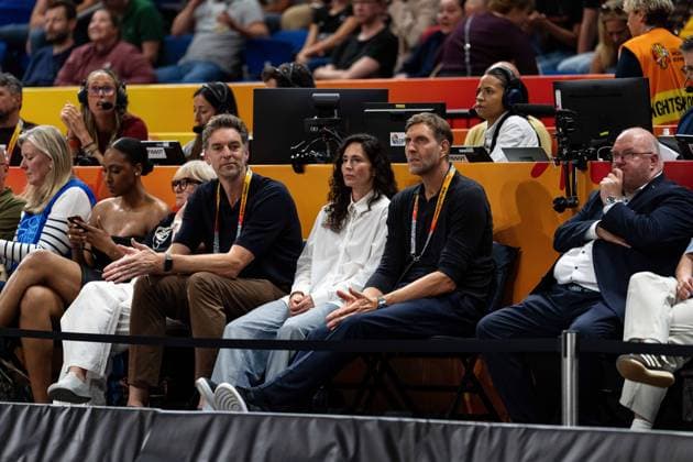 Dirk Nowitzki schaut zu, GER, Frankreich vs. Deutschland, Basketball, FIBA Women s World Cup 2026, Halbfinale, 12.09.2026 GER, Frankreich vs. Deutschland, Basketball, FIBA Women s World Cup 2026, Halbfinale, 12.09.2026 Berlin Copyright: xEibner-Pressefoto MaxxVincenx EP_MVN