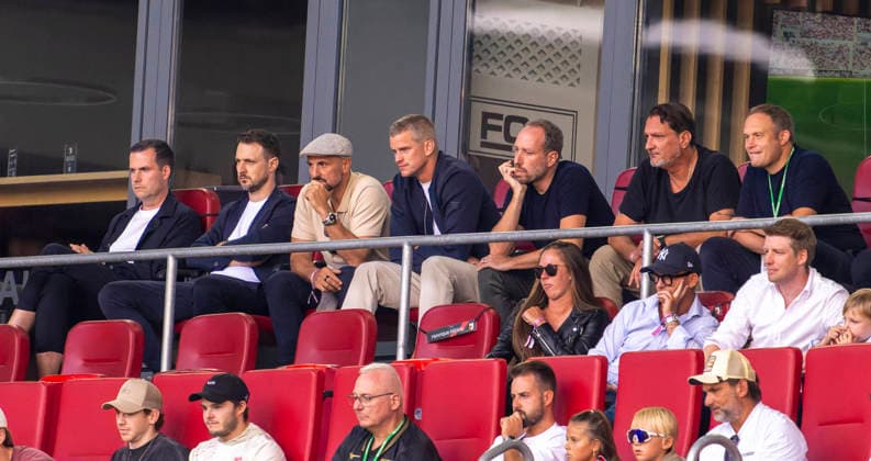 12.09.2026, Fussball Bundesliga 2026 2027, 3.Spieltag, FC Augsburg - Bayer Leverkusen, in der WWK-Arena Augsburg, Auf der Tribüne als Gast, 4.v.li. Sven Bender (DFB-Co-trainer Nationalmannschaft), dströll, DFB Präsident Bernd Neuendorf (Deutschland) ***DFL and DFB regulations prohibit any use of photographs as image sequences and or quasi-video.*** *** September 12, 2026, 2026–2027 Bundesliga Season, Matchday 3, FC Augsburg vs. Bayer Leverkusen, at the WWK Arena in Augsburg, in the stands as a guest, 4th from the left: Sven Bender, DFB assistant coach of the national team, dströll, DFB President Bernd Neuendorf, Germany ***DFL and DFB regulations prohibit any use of photographs as image sequences and or quasi-video***