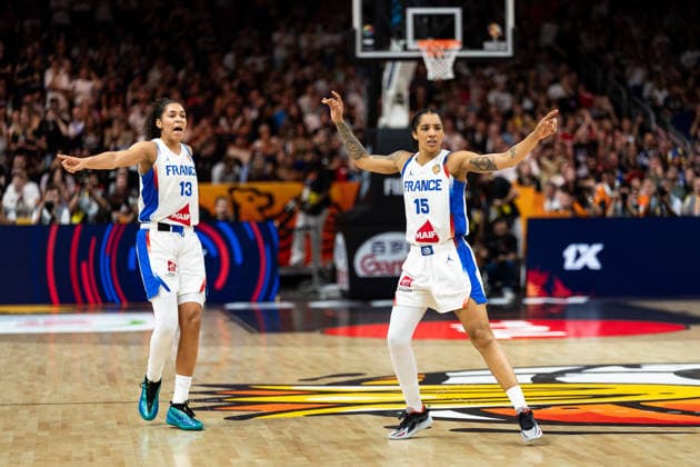 Janelle Salaun (Frankreich, 13) und Gabby Williams (Frankreich, 15) jubelt Jubel, GER, Frankreich vs. Deutschland, Basketball, FIBA Women s World Cup 2026, Halbfinale, 12.09.2026 GER, Frankreich vs. Deutschland, Basketball, FIBA Women s World Cup 2026, Halbfinale, 12.09.2026 Berlin Copyright: xEibner-Pressefoto MaxxVincenx EP_MVN