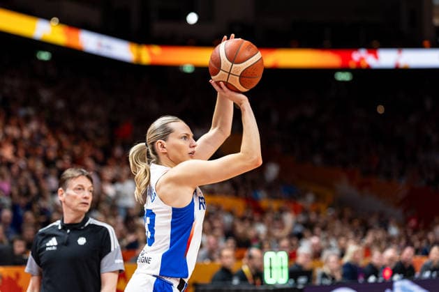 Marine Johannes (Frankreich, 23) beim Wurf, Einzelbild, Einzelfoto, Portrait, Portraet, Freisteller, GER, Frankreich vs. Deutschland, Basketball, FIBA Women s World Cup 2026, Halbfinale, 12.09.2026 GER, Frankreich vs. Deutschland, Basketball, FIBA Women s World Cup 2026, Halbfinale, 12.09.2026 Berlin Copyright: xEibner-Pressefoto MaxxVincenx EP_MVN