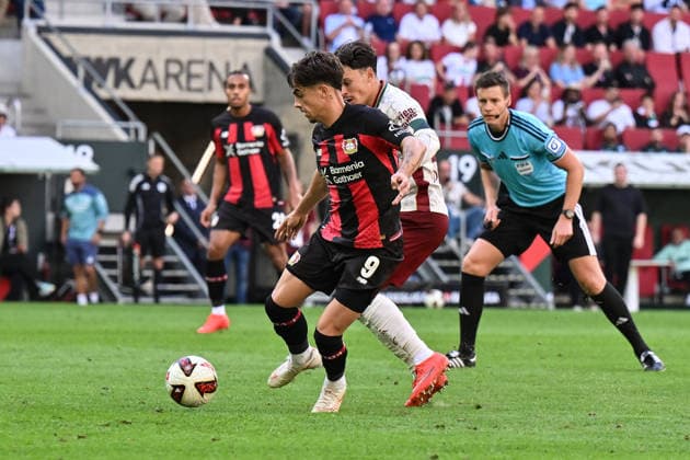 1. Fussball Bundesliga: FC Augsburg - Bayer 04 Leverkusen, 12.09.2026 AUGSBURG, GERMANY; 12. SEPTEMBER: im Duell Afonso MOREIRA (Bayer Leverkusen 9) und Fabian RIEDER (FC Augsburg 32) während dem Match der Bundesliga zwischen dem FC Augsburg und Bayer 04 Leverkusen am 3. Spieltag in der WWK-Arena DFL REGULATIONS PROHIBIT ANY USE OF PHOTOGRAPHS AS IMAGE SEQUENCES AND OR QUASI-VIDEO *** 1 Bundesliga: FC Augsburg vs. Bayer 04 Leverkusen, September 12, 2026, AUGSBURG, GERMANY, September 12: Afonso MOREIRA of Bayer Leverkusen (No. 9) and Fabian RIEDER of FC Augsburg (No. 32) face off during the Bundesliga match between FC Augsburg and Bayer 04 Leverkusen on Matchday 3 at the WWK Arena. DFL regulations prohibit any use of PHOTOGRAPHS AS IMAGE SEQUENCES AND OR QUASI-VIDEO Copyright: xBEAUTIFULxSPORTS Goldbergx