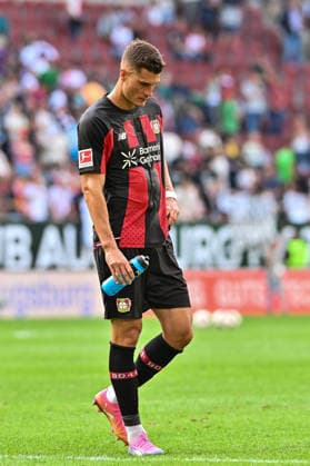 1. Fussball Bundesliga: FC Augsburg - Bayer 04 Leverkusen, 12.09.2026 AUGSBURG, GERMANY; 12. SEPTEMBER: hängende Köpfe der Gäste nach dem 2-2 in Augsburg nach dem Match der Bundesliga zwischen dem FC Augsburg und Bayer 04 Leverkusen am 3. Spieltag in der WWK-Arena DFL REGULATIONS PROHIBIT ANY USE OF PHOTOGRAPHS AS IMAGE SEQUENCES AND OR QUASI-VIDEO Patrik SCHICK (Bayer Leverkusen 14) *** 1 Bundesliga: FC Augsburg vs. Bayer 04 Leverkusen, September 12, 2026, AUGSBURG, GERMANY September 12: Dejected visiting players after the 2–2 draw in Augsburg following the Bundesliga match between FC Augsburg and Bayer 04 Leverkusen on Matchday 3 at the WWK Arena. DFL REGULATIONS PROHIBIT ANY USE OF PHOTOGRAPHS AS IMAGE SEQUENCES AND OR QUASI-VIDEO Patrik SCHICK Bayer Leverkusen 14 Copyright: xBEAUTIFULxSPORTS Goldbergx