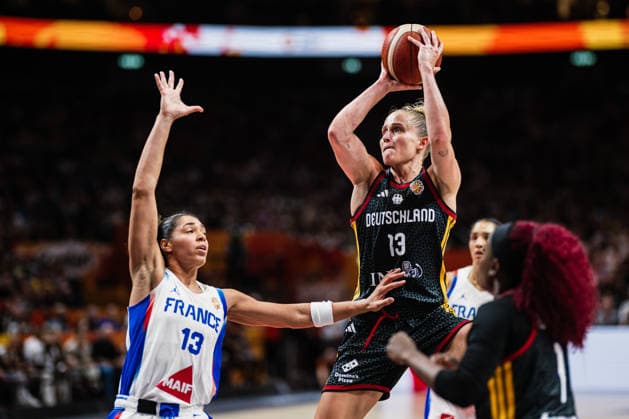 FIBA Women™s Basketball World Cup 2026: Frankreich vs. Deutschland, 12.09.2026 Leonie Fiebich (Deutschland, 13), Janelle Salaun (Frankreich, 13); Basketball, FIBA Women™s Basketball World Cup 2026, Final Phase, Halbfinale: Frankreich vs. Deutschland am 12.09.2026 in der Uber Arena, Berlin Copyright: xBEAUTIFULxSPORTS Tonhäuserx