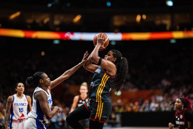 FIBA Women™s Basketball World Cup 2026: Frankreich vs. Deutschland, 12.09.2026 Nyara Sabally (Deutschland, 8) wirft; Basketball, FIBA Women™s Basketball World Cup 2026, Final Phase, Halbfinale: Frankreich vs. Deutschland am 12.09.2026 in der Uber Arena, Berlin Copyright: xBEAUTIFULxSPORTS Tonhäuserx