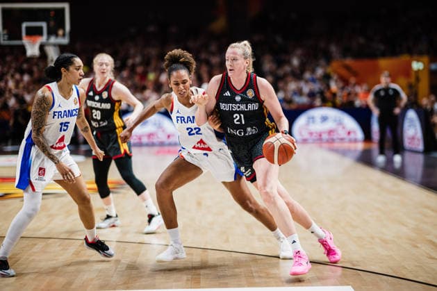 FIBA Women™s Basketball World Cup 2026: Frankreich vs. Deutschland, 12.09.2026 Marie Gülich (Deutschland, 21) gegen Marieme Badiane (Frankreich, 22); Basketball, FIBA Women™s Basketball World Cup 2026, Final Phase, Halbfinale: Frankreich vs. Deutschland am 12.09.2026 in der Uber Arena, Berlin Copyright: xBEAUTIFULxSPORTS Tonhäuserx