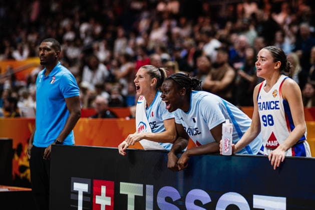 FIBA Women™s Basketball World Cup 2026: Frankreich vs. Deutschland, 12.09.2026 Französische Auswechselbank jubelt, JUBEL; Basketball, FIBA Women™s Basketball World Cup 2026, Final Phase, Halbfinale: Frankreich vs. Deutschland am 12.09.2026 in der Uber Arena, Berlin Copyright: xBEAUTIFULxSPORTS Tonhäuserx