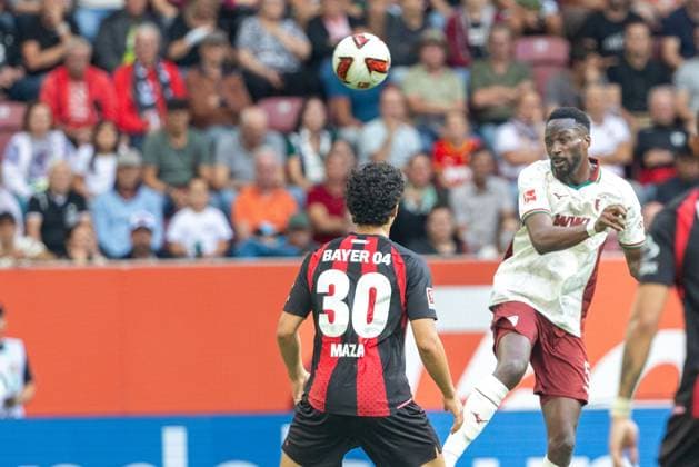 Ibrahim Maza (Bayer 04 Leverkusen) und Chrislain Matsima (FC Augsburg) v-l im Zweikampf, FC Augsburg vs. Bayer 04 Leverkusen, Fußball-Bundesliga, Fussball, 1. Bundesliga, 03. Spieltag, 12.09.2026 DFB regulations prohibit any use of photographs as image sequences and or quasi-video *** Ibrahim Maza of Bayer 04 Leverkusen and Chrislain Matsima of FC Augsburg (left) in a tackle, FC Augsburg vs. Bayer 04 Leverkusen, Bundesliga, Soccer, 1. Bundesliga, Matchday 3, September 12, 2026. DFB regulations prohibit any use of photographs as image sequences and or quasi-video. Copyright: xkolbert-press PeterxFastlx