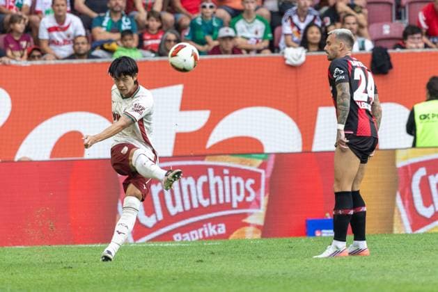 Youngwoo Seol (FC Augsburg) und Aleix Garcia (Bayer 04 Leverkusen) v-l im Zweikampf, FC Augsburg vs. Bayer 04 Leverkusen, Fußball-Bundesliga, Fussball, 1. Bundesliga, 03. Spieltag, 12.09.2026 DFB regulations prohibit any use of photographs as image sequences and or quasi-video *** Youngwoo Seol (FC Augsburg) and Aleix Garcia (Bayer 04 Leverkusen) in a tackle, FC Augsburg vs. Bayer 04 Leverkusen, Bundesliga, Soccer, 1. Bundesliga, Matchday 3, September 12, 2026. DFB regulations prohibit any use of photographs as image sequences and or quasi-video content. Copyright: xkolbert-press PeterxFastlx