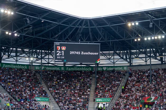Heutige Zuschauerzahl 29745 beim Bundesligaspiel FC Augsburg - Bayer 04 Leverkusen am 12.09.2026. Augsburg WWK Arena Bayern Deutschland *** Today s attendance: 29,745 at the Bundesliga match between FC Augsburg and Bayer 04 Leverkusen on September 12, 2026, at the WWK Arena in Augsburg, Bavaria, Germany