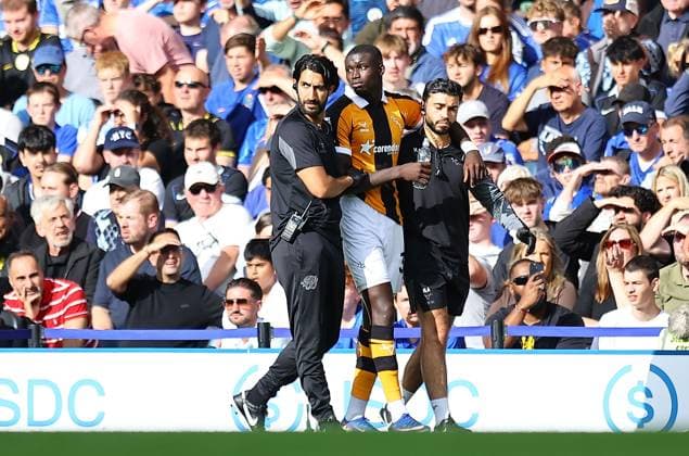 Nobel Mendy of Hull City injured Chelsea v Hull City, Premier League, Football, Football, Stamford Bridge, London, UK - 12 Sep 2026London Stamford Bridge United Kingdom EDITORIAL USE ONLY No use with unauthorised audio, video, data, fixture lists, club league logos or live services. Online in-match use limited to 120 images, no video emulation. No use in betting, games or single club league player publications.  Copyright: xMichaelxZemanek Shutterstockx 17144546bk