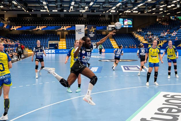 HSG Blomberg-Lippe (GER) vs. Storhamar Handball Elite (NOR), Handball, EHF Champions League Women, Gruppenphase, 12.9.2026, Saision 2026 2027, Lemgo Farrelle Njinkeu (HSG Blomberg-Lippe, 55) im Torwurf Lemgo Phoenix Contact Arena Deutschland