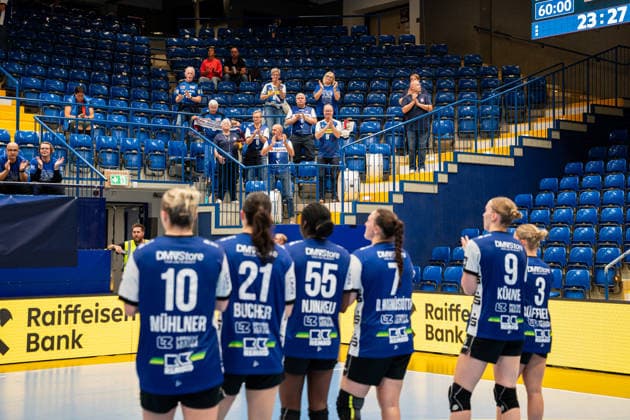 HSG Blomberg-Lippe (GER) vs. Storhamar Handball Elite (NOR), Handball, EHF Champions League Women, Gruppenphase, 12.9.2026, Saision 2026 2027, Lemgo Die Spielerinnen der HSG Blomberg-Lippe (GER) bedanken sich bei ihren Fans Lemgo Phoenix Contact Arena Deutschland