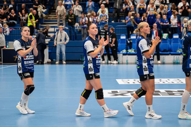 HSG Blomberg-Lippe (GER) vs. Storhamar Handball Elite (NOR), Handball, EHF Champions League Women, Gruppenphase, 12.9.2026, Saision 2026 2027, Lemgo Elin Magnusdottir (HSG Blomberg-Lippe, 33) bedankt sich bei den Fans Lemgo Phoenix Contact Arena Deutschland