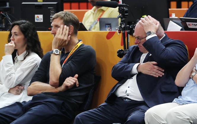 Dirk Nowitzkiy, DBB Präsident Ingo Weiss Aktion Oberkörper Basketball FIBA World Cup Weltmeisterschaft Frauen WM Halbfinale Saison 2026 2027 12.09.2026 Frankreich FRA vs DBB Deutschland GER