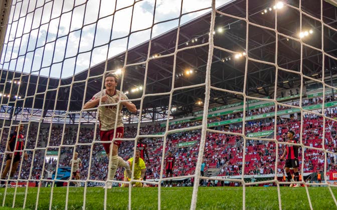 12.09.2026, Fussball Bundesliga 2026 2027, 3.Spieltag, FC Augsburg - Bayer Leverkusen, in der WWK-Arena Augsburg, Torjubel zum 1:1 Ausgleichstreffer bei Michael Gregoritsch (FC Augsburg), Torwart Mark Flekken (Leverkusen) frustriert am Boden. ***DFL and DFB regulations prohibit any use of photographs as image sequences and or quasi-video.*** *** September 12, 2026, 2026–2027 Bundesliga Season, Matchday 3, FC Augsburg vs. Bayer Leverkusen, at the WWK Arena in Augsburg, celebrations after Michael Gregoritsch of FC Augsburg scores the 1–1 equalizer, while Leverkusen goalkeeper Mark Flekken lies on the ground in frustration ***DFL and DFB regulations prohibit any use of photographs as image sequences and or quasi-video***