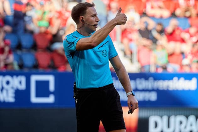 LaLiga EASports 2026 27 CA Osasuna v RCD Espanyol Luis Bestard (Referee) in action during the LaLiga EA Sports match between CA Osasuna and RCD Espanyol played at El Sadar in Pamplona. Credit: Inigo Alzugaray Agencia LOF Pamplona LaLiga EASports 2026 27 CA Osasuna v RCD Espanyol