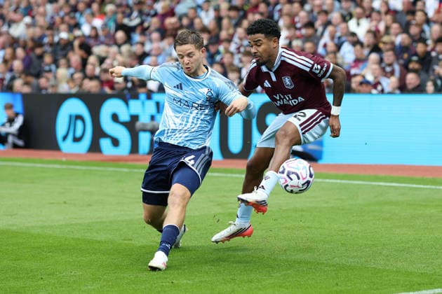 Aston Villa v N Forest 12 September 2026, Aston - Premier League Football - Aston Villa v Nottingham Forest - James McAtee of Nottingham Forest blocks a cross from Ian Maatsen of Aston Villa - Photo: Charlotte Wilson Offside. Aston UK *** Aston Villa gegen N. Forest, 12. September 2026, Aston Premier League Fußball Aston Villa gegen Nottingham Forest James McAtee von Nottingham Forest blockt eine Flanke von Ian Maatsen von Aston Villa. Foto: Charlotte Wilson Offside Aston UK  Copyright: xCharlottexWilsonx xOffsidexOffside