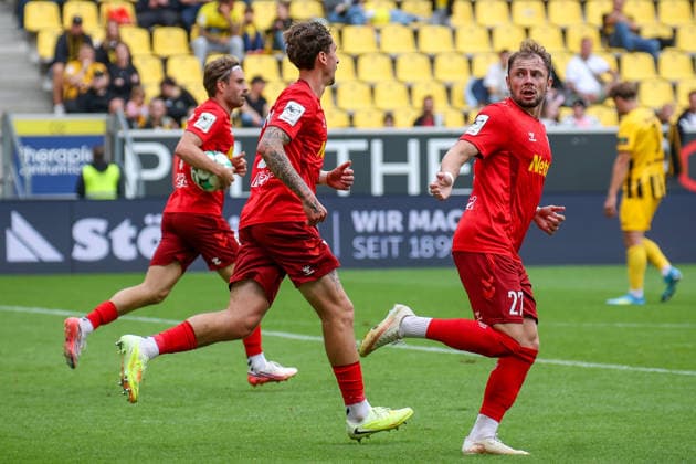 12.09.2026, xsefx, Fußball, Alemannia Aachen SSV Jahn Regensburg, 3.Liga, Südstation, 5. Spieltag, Saison 2026 2027: Ohne großen Torjubel - Torschütze Lucas Hermes (Jahn Regensburg 27) DFB regulations prohibit any use of photographs as image sequences and or quasi-video. Nordrhein-Westfalen Deutschland