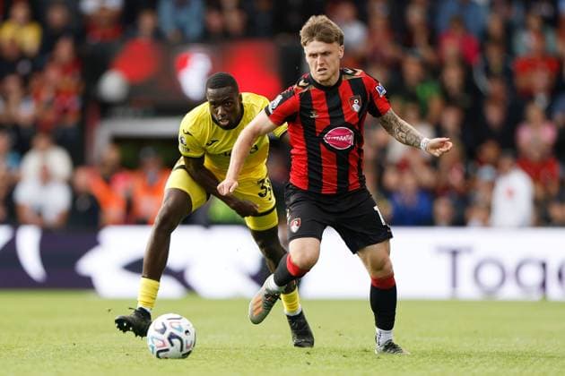Ben Gannon-Doak of Bouremouth is challenged by Michael Kayode of Brentford AFC Bournemouth v Brentford, Premier League, Football, Football, Vitality Stadium, Bournemouth, UK - 12 Sep 2026Bournemouth Vitality Stadium United Kingdom EDITORIAL USE ONLY No use with unauthorised audio, video, data, fixture lists, club league logos or live services. Online in-match use limited to 120 images, no video emulation. No use in betting, games or single club league player publications.  Copyright: xWillxCooper Shutterstockx 17144545aq