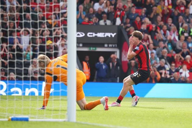 Alex Scott of Bouremouth reacts after missing a chance AFC Bournemouth v Brentford, Premier League, Football, Football, Vitality Stadium, Bournemouth, UK - 12 Sep 2026Bournemouth Vitality Stadium United Kingdom EDITORIAL USE ONLY No use with unauthorised audio, video, data, fixture lists, club league logos or live services. Online in-match use limited to 120 images, no video emulation. No use in betting, games or single club league player publications.  Copyright: xWillxCooper Shutterstockx 17144545al