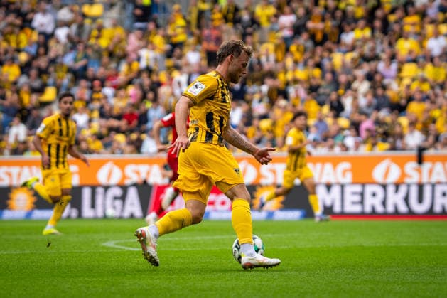 Mika Schroers (Alemannia Aachen, 27) TSV Alemannia Aachen vs. SSV Jahn Regensburg, Fussball, 3. Liga, 5. Spieltag, Saison 2026 2027, 12.09.2026 DFB REGULATIONS PROHIBIT ANY USE OF PHOTOGRAPHS AS IMAGE SEQUENCES AND OR QUASI-VIDEO TSV Alemannia Aachen vs. SSV Jahn Regensburg, Fussball, 3. Liga, 5. Spieltag, Saison 2026 2027, 12.09.2026 Aachen Copyright: xEibner-Pressefoto J.xDerondeaux EP_JDU