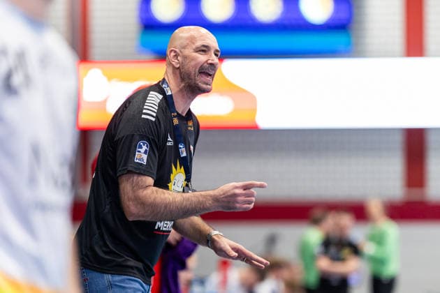 Davor Dominikovic (TuS N-Luebbecke, Trainer) gibt Anweisungen GER, TuS N-Luebbecke vs. TSV Bayer Dormagen, Handball, 2. Bundesliga, 3. Spieltag, Spielzeit 2026 2027, 12.09.2026 GER, TuS N-Luebbecke vs. TSV Bayer Dormagen, Handball, 2. Bundesliga, 3. Spieltag, Spielzeit 2026 2027, 12.09.2026 Luebbecke Copyright: xEibner-Pressefoto JanxRollingerx EP_JSK