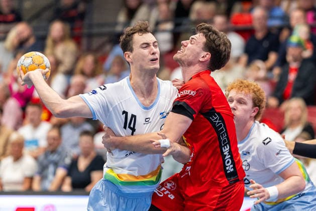 (L-R) Moritz Koester (TSV Bayer Dormagen, 14) im Zweikampf mit Finn Wullenweber (TuS N-Luebbecke, 20) GER, TuS N-Luebbecke vs. TSV Bayer Dormagen, Handball, 2. Bundesliga, 3. Spieltag, Spielzeit 2026 2027, 12.09.2026 GER, TuS N-Luebbecke vs. TSV Bayer Dormagen, Handball, 2. Bundesliga, 3. Spieltag, Spielzeit 2026 2027, 12.09.2026 Luebbecke Copyright: xEibner-Pressefoto JanxRollingerx EP_JSK