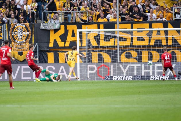 Dritte Liga, Alemannia Aachen vs. SSV Jahn Regensburg, 12.09.2026 Louis Köster (Alemannia Aachen 8) mach der 2:0 -- DFL REGULATIONS PROHIBIT ANY USE OF PHOTOGRAPHS AS IMAGE SEQUENCES AND OR Q‹UASI-VIDEO. - Dritte Liga, Alemannia Aachen vs. SSV Jahn Regensburg, 12.09.2026, Tivoli, Aachen Copyright: xBEAUTIFULxSPORTS Derixx