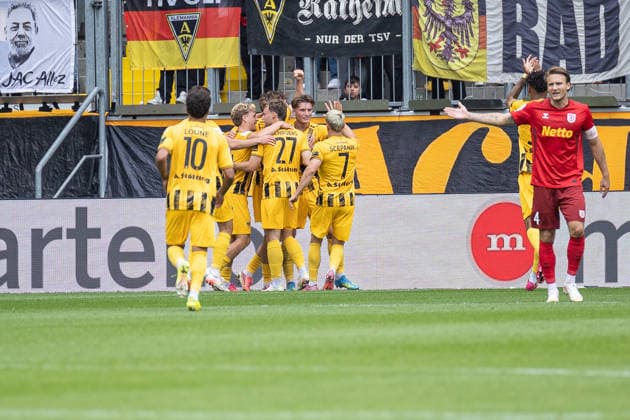 Dritte Liga, Alemannia Aachen vs. SSV Jahn Regensburg, 12.09.2026 Aachener Jubel nach dem 2:0 durch Louis Köster (Alemannia Aachen 8) -- DFL REGULATIONS PROHIBIT ANY USE OF PHOTOGRAPHS AS IMAGE SEQUENCES AND OR Q‹UASI-VIDEO. - Dritte Liga, Alemannia Aachen vs. SSV Jahn Regensburg, 12.09.2026, Tivoli, Aachen Copyright: xBEAUTIFULxSPORTS Derixx