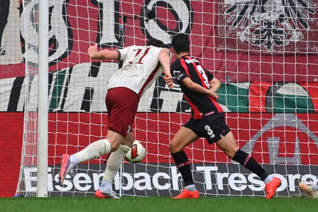 Tor Michael GREGORITSCH (FC Augsburg) zum 2-1, Kopfball,Aktion,Zweikampf gegen Miguel GUTIERREZ (Bayer Leverkusen) Fussball 1. Bundesliga Saison 2026 2027, 3.Spieltag, Spieltag03, FC Augsburg - Bayer 04 Leverkusen 2-2 am 12.09.2026 , WWK A R E N A. *** Goal by Michael GREGORITSCH (FC Augsburg) to make it 2–1, header, play, tackle against Miguel GUTIERREZ (Bayer Leverkusen), Soccer, Bundesliga Season 2026–2027, Matchday 3, Matchday 03, FC Augsburg vs. Bayer 04 Leverkusen 2–2 on September 12, 2026, WWK Arena