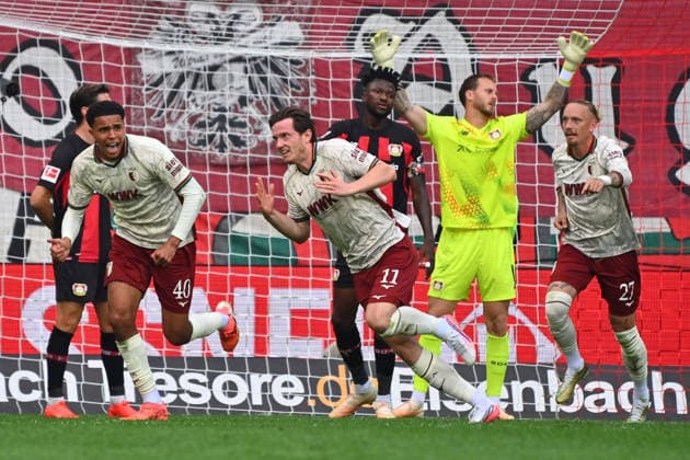 Torjubel Michael GREGORITSCH (FC Augsburg) mit li:Noahkai BANKS (FC Augsburg), re:Fabian RIEDER (FC Augsburg),Chrislain MATSIMA (FC AUGSBURG), re:Edmond TAPSOBA (Bayer Leverkusen), Marius WOLF (FC Augsburg),Torwart Mark FLEKKEN (Bayer Leverkusen) Jubel,Freude,Begeisterung,Aktion, Fussball 1. Bundesliga Saison 2026 2027, 3.Spieltag, Spieltag03, FC Augsburg - Bayer 04 Leverkusen 2-2 am 12.09.2026 , WWK A R E N A. *** Goal celebration: Michael GREGORITSCH (FC Augsburg) with Noahkai BANKS (FC Augsburg) on the left, Fabian RIEDER (FC Augsburg) on the right, Chrislain MATSIMA (FC Augsburg), and Edmond TAPSOBA (Bayer Leverkusen) on the right, Marius WOLF (FC Augsburg), goalkeeper Mark FLEKKEN (Bayer Leverkusen); celebration, joy, excitement, action, soccer, Bundesliga Season 2026–2027, Matchday 3, Matchday 03, FC Augsburg vs. Bayer 04 Leverkusen 2–2 on September 12, 2026, WWK Arena