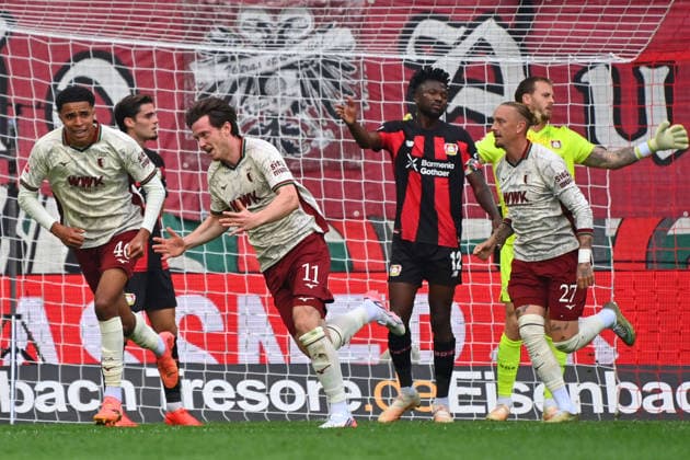Torjubel Michael GREGORITSCH (FC Augsburg) mit li:Noahkai BANKS (FC Augsburg), re:Fabian RIEDER (FC Augsburg),Chrislain MATSIMA (FC AUGSBURG), re:Edmond TAPSOBA (Bayer Leverkusen), Marius WOLF (FC Augsburg),Torwart Mark FLEKKEN (Bayer Leverkusen) Jubel,Freude,Begeisterung,Aktion, Fussball 1. Bundesliga Saison 2026 2027, 3.Spieltag, Spieltag03, FC Augsburg - Bayer 04 Leverkusen 2-2 am 12.09.2026 , WWK A R E N A. *** Goal celebration: Michael GREGORITSCH (FC Augsburg) with Noahkai BANKS (FC Augsburg) on the left, Fabian RIEDER (FC Augsburg) on the right, Chrislain MATSIMA (FC Augsburg), and Edmond TAPSOBA (Bayer Leverkusen) on the right, Marius WOLF (FC Augsburg), goalkeeper Mark FLEKKEN (Bayer Leverkusen); celebration, joy, excitement, action, soccer, Bundesliga Season 2026–2027, Matchday 3, Matchday 03, FC Augsburg vs. Bayer 04 Leverkusen 2–2 on September 12, 2026, WWK Arena