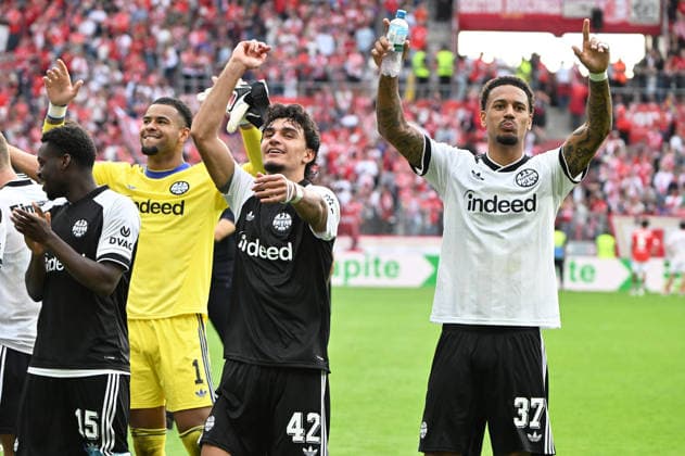 Fussball-Bundesliga - Saison 2026 2027 Mewa-Arena Mainz - 12.09.2026 1. FSV Mainz 05 (mz) - Eintracht Frankfurt (f) 1:3 Der zweifache Torschütze Can UZUN (Eintracht Frankfurt), mi, Torwart Noah ATUBOLU (Eintracht Frankfurt), li, Jeremiaha MALUZE (Eintracht Frankfurt), re DFL REGULATIONS PROHIBIT ANY USE OF PHOTOGRAPHS AS IMAGE SEQUENCES AND OR QUASI VIDEO EDITORIAL USE ONLY NATIONAL AND INTERNATIONAL NEWS AGENCIES OUT Fussball-Bundesliga - 1. FSV Mainz 05 *** Soccer Bundesliga 2026–2027 Season, Mewa Arena, Mainz, September 12, 2026, 1:00 PM: FSV Mainz 05 vs. Eintracht Frankfurt, 1–3. Two-goal scorer Can UZUN (Eintracht Frankfurt), center, Goalkeeper Noah ATUBOLU of Eintracht Frankfurt, left, and Jeremiaha MALUZE of Eintracht Frankfurt, right DFL REGULATIONS PROHIBIT ANY USE OF PHOTOGRAPHS AS IMAGE SEQUENCES AND OR QUASI-VIDEO; EDITORIAL USE ONLY; NATIONAL AND INTERNATIONAL NEWS AGENCIES EXCLUDED. German Bundesliga 1 FSV Mainz 05