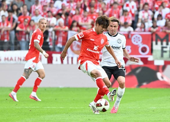Fussball-Bundesliga - Saison 2026 2027 Mewa-Arena Mainz - 12.09.2026 1. FSV Mainz 05 (mz) - Eintracht Frankfurt (f) 1:3 Kaishu SANO (1. FSV Mainz 05), li - Mario GOETZE (Eintracht Frankfurt) DFL REGULATIONS PROHIBIT ANY USE OF PHOTOGRAPHS AS IMAGE SEQUENCES AND OR QUASI VIDEO EDITORIAL USE ONLY NATIONAL AND INTERNATIONAL NEWS AGENCIES OUT Fussball-Bundesliga - 1. FSV Mainz 05 *** Soccer Bundesliga Season 2026–2027 Mewa Arena Mainz September 12, 2026 1 FSV Mainz 05 vs. Eintracht Frankfurt 1–3 Kaishu SANO 1 FSV Mainz 05, li Mario GOETZE Eintracht Frankfurt DFL REGULATIONS PROHIBIT ANY USE OF PHOTOGRAPHS AS IMAGE SEQUENCES AND OR QUASI-VIDEO; EDITORIAL USE ONLY; NATIONAL AND INTERNATIONAL NEWS AGENCIES EXCLUDED. German Bundesliga 1 FSV Mainz 05