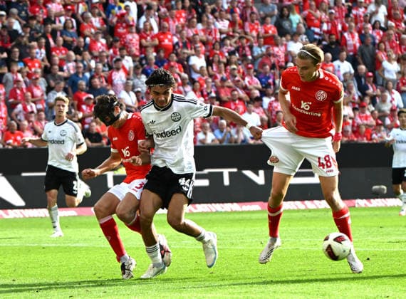 Fussball-Bundesliga - Saison 2026 2027 Mewa-Arena Mainz - 12.09.2026 1. FSV Mainz 05 (mz) - Eintracht Frankfurt (f) 1:3 v.li: Fabio GRUBER (mz), Can UZUN (Eintracht Frankfurt), Kacper POTULSKI (mz) DFL REGULATIONS PROHIBIT ANY USE OF PHOTOGRAPHS AS IMAGE SEQUENCES AND OR QUASI VIDEO EDITORIAL USE ONLY NATIONAL AND INTERNATIONAL NEWS AGENCIES OUT Fussball-Bundesliga - 1. FSV Mainz 05 *** German Bundesliga 2026–2027 Season, Mewa Arena, Mainz, September 12, 2026, 1:00 p.m., FSV Mainz 05 vs. Eintracht Frankfurt, 1–3, from left: Fabio GRUBER, Can UZUN (Eintracht Frankfurt), Kacper POTULSKI mz DFL regulations prohibit any use of photographs as image sequences and or quasi-video; editorial use only; national and international news agencies excluded. German Bundesliga 1 FSV Mainz 05