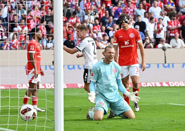 Fussball-Bundesliga - Saison 2026 2027 Mewa-Arena Mainz - 12.09.2026 1. FSV Mainz 05 (mz) - Eintracht Frankfurt (f) 1:3 Torwart Robin ZENTNER (1. FSV Mainz 05) nach dem 3:0 der Frankfurter DFL REGULATIONS PROHIBIT ANY USE OF PHOTOGRAPHS AS IMAGE SEQUENCES AND OR QUASI VIDEO EDITORIAL USE ONLY NATIONAL AND INTERNATIONAL NEWS AGENCIES OUT Fussball-Bundesliga - 1. FSV Mainz 05 *** German Bundesliga 2026–2027 Season, Mewa Arena, Mainz, September 12, 2026, 1:00 p.m., FSV Mainz 05 vs. Eintracht Frankfurt, 1–3, Goalkeeper Robin ZENTNER, 1:00 p.m., FSV Mainz 05 following Frankfurt’s 3–0 victory, DFL REGULATIONS PROHIBIT ANY USE OF PHOTOGRAPHS AS IMAGE SEQUENCES AND OR QUASI-VIDEO; EDITORIAL USE ONLY BY NATIONAL AND INTERNATIONAL NEWS AGENCIES; OUT: German Bundesliga, 1. FSV Mainz 05